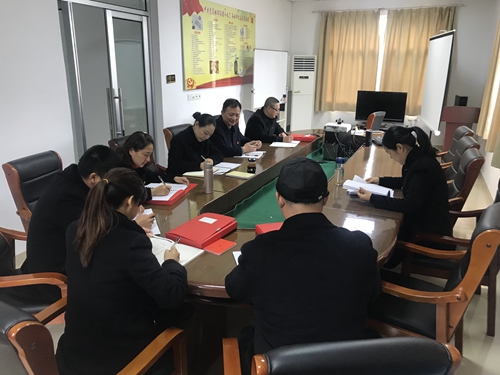 20181212  臨海南收費所黨支部組織學習《中國共產黨支部工作條例(試行)》  徐蘇蘇攝_副本.jpg